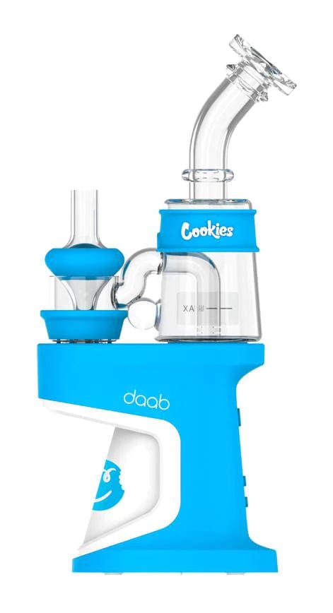 A sleek, front view of the Daab Induction E-Rig features a silver heating element within a clear glass water chamber.