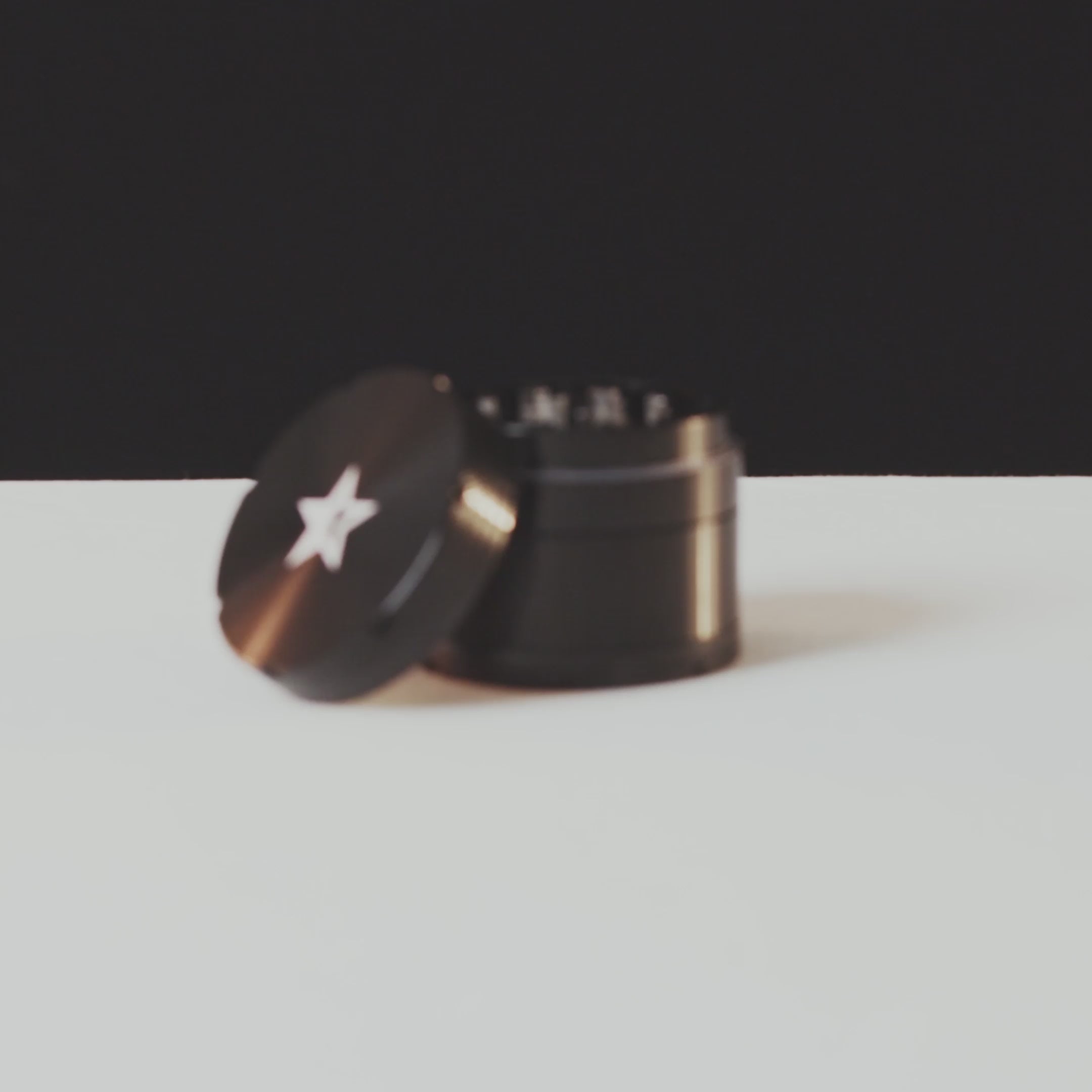 Famous X 50mm 4-Piece Aluminum Grinder