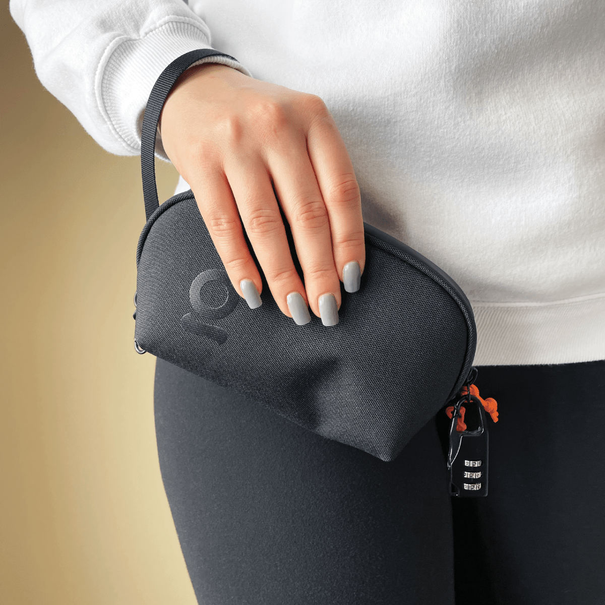 ongrok us Carbon-lined Wrist Bag