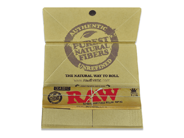 Front view of the “RAW “Artesano” Papers + Tips” packaging, featuring a brown paper design with the brand’s logo prominently displayed.